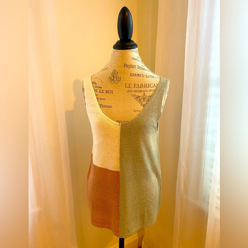 Colorblock classic sleeveless top